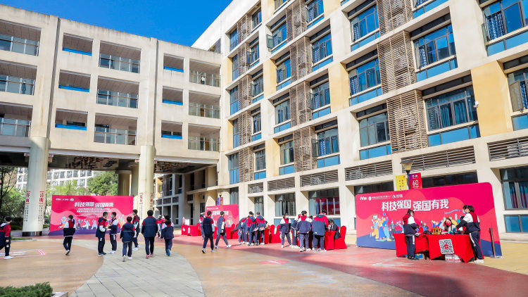 科技零距離，服務(wù)進(jìn)山城——科技大篷車全國(guó)巡展重慶站紀(jì)實(shí)